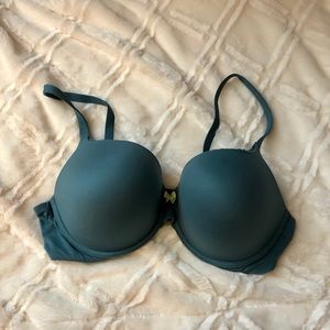Victoria’s Secret Body by Victoria Bra 38D